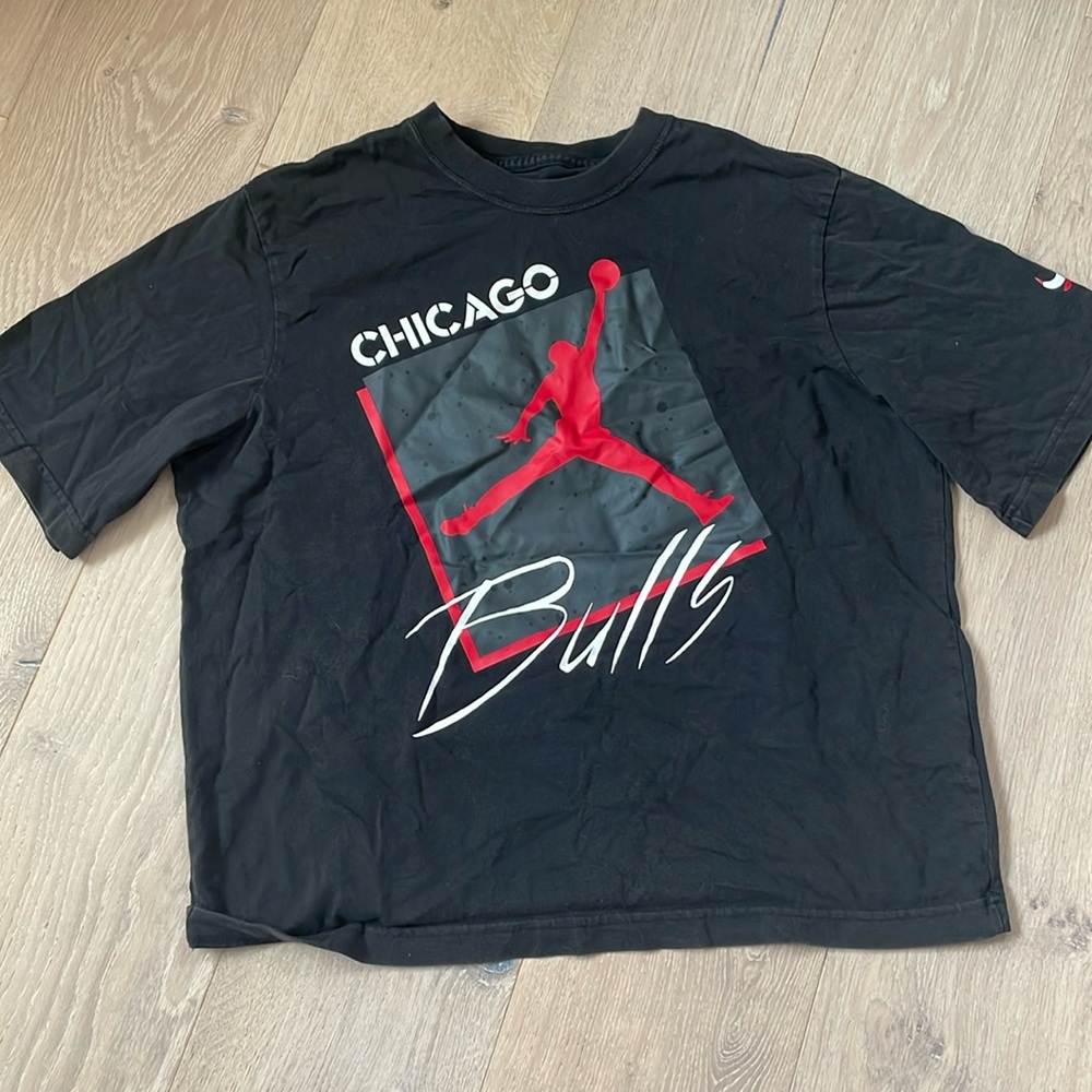 - Chicago Bulls tee shirt